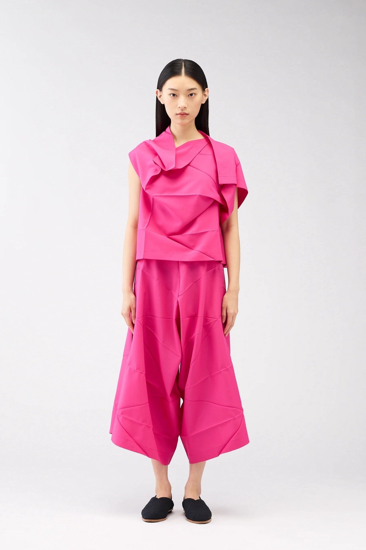 132 5. ISSEY MIYAKE トップス　ピンク 132 5. ISSEY MIYAKE – The official ISSEY MIYAKE ONLINE STORE