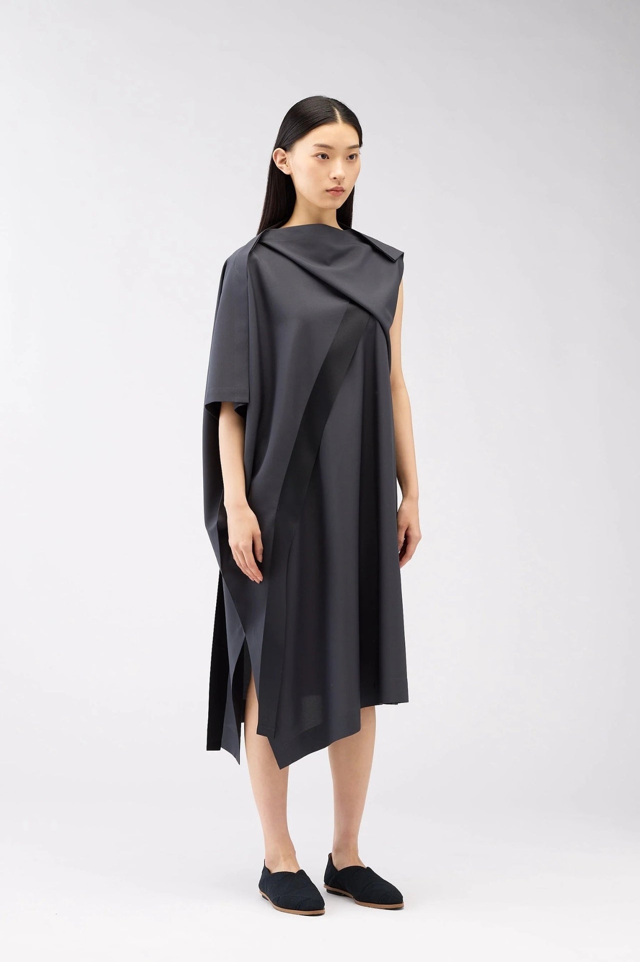ISSEY MIYAKE132.5 カキツバタ 132 5. STANDARD – ISSEY MIYAKE ONLINE STORE